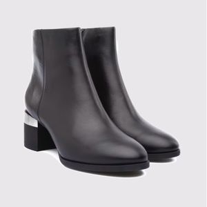 CAMPER Hanna Leather Ankle Boots. Black size 6. New in box.
